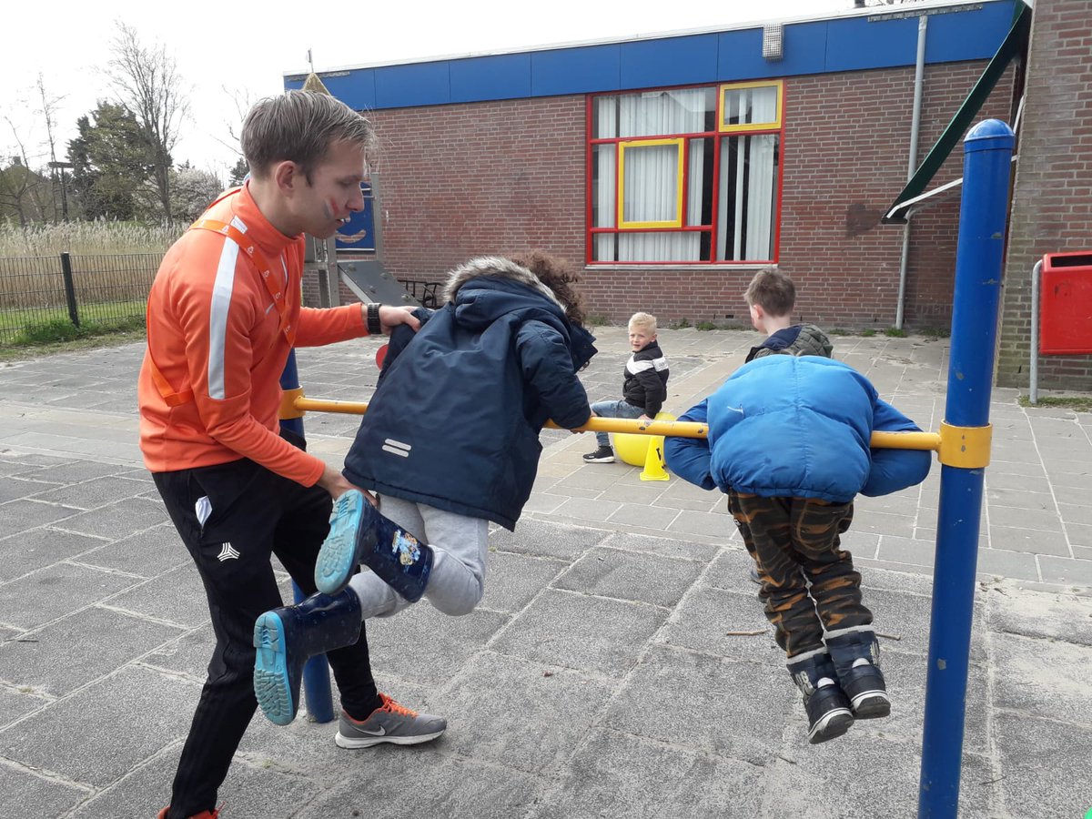 Vandaag hebben de kinderen van <a href="/OBS_Kroosduiker/">OBS De Kroosduiker</a> de <a href="/koningsspelen/">Koningsspelen NL</a> gedaan! Alle groepen hadden in een eigen situatie 45 a 60 min. verschillende leuke spelletjes. Veel enthousiaste reacties!