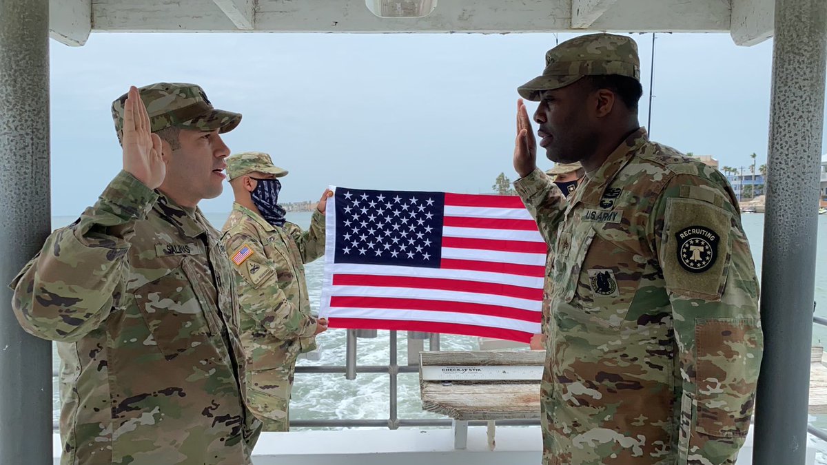 goarmy956's tweet image. The goals of the @ArmyREUP program is to reenlist sufficient numbers of highly qualified Soldiers in order to support end-strength/readiness requirements. Today Sergeant Collier, a @usarec Recruiter, re-enlisted in the @usarmy and gave this GREAT 🇺🇸 some more years of service!🎊