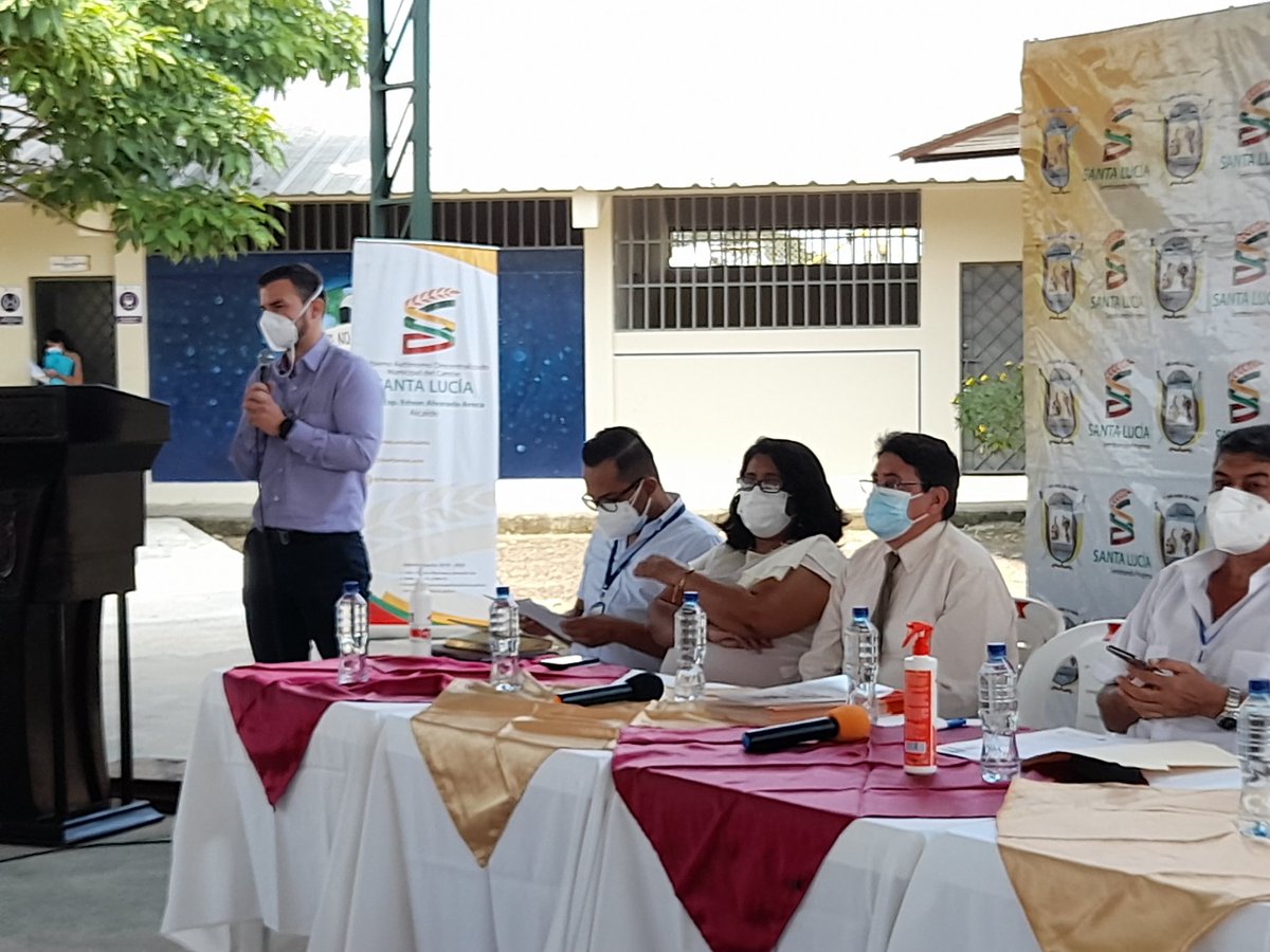 JuanElPerez68's tweet photo. Santa Lucia| Junto al @GadSantaLucia Realizamos la entrega de 13 títulos de legalización de tierras a agricultores del Cantón. En el evento Don Catalino Moreira expresa "Hoy es el día en que mi sueño se cumple, ser legalmente dueño de mi tierra". @joacv @PabloAntonioD16 https://t.co/GSb5WF6QkF
