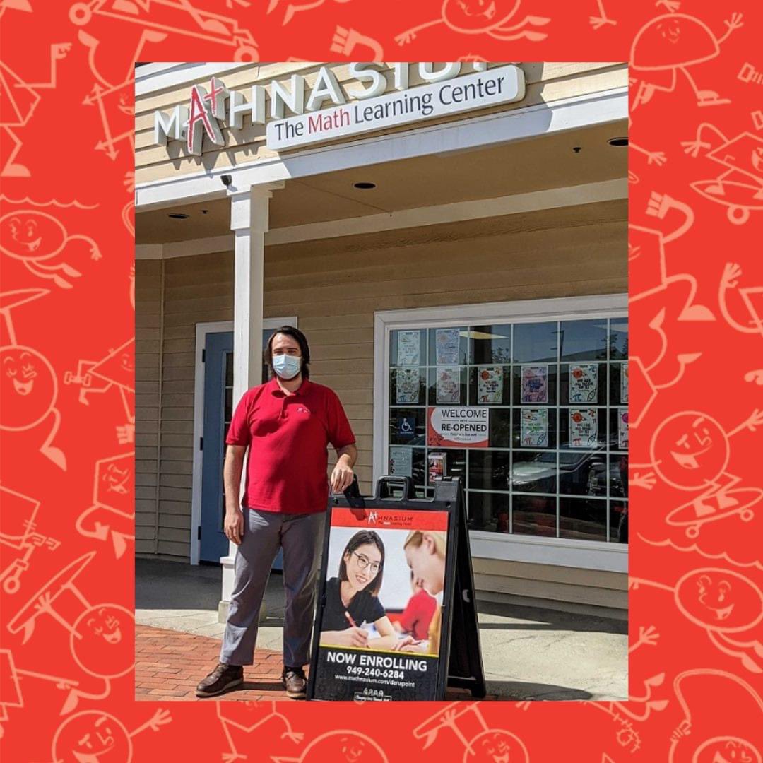 Mathnasium's tweet image. Mathnasium Learning Centers everywhere have fantastic Center Directors, like Mr. Elliott from @MathnasiumDP, who are dedicated to making math fun. And that makes all the difference!🤩🙌 #Mathnasium #MathLeader #ChangingLivesThroughMath