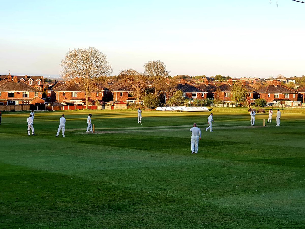 sausageman71's tweet image. Catching a few early evening overs at the Cricket Club 🏏

#supportinglocalcommunities #CricketLive #howzat