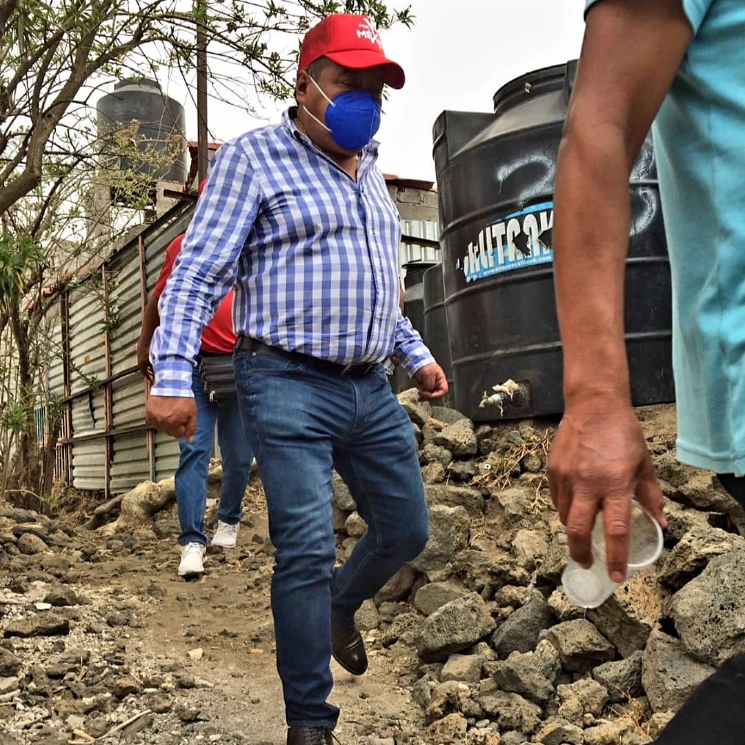 En Milpa Alta hay muchas necesidades.Los vecinos del paraje Teuhtli,en San Antonio Tecómitl,requieren servicios agua y luz.Solo alguien que conoce los problemas,puede dar soluciones reales por eso #SoyLaÚnicaOpciónRealDeGobierno ¡Hagamos posible el cambio juntos,vota por mí!