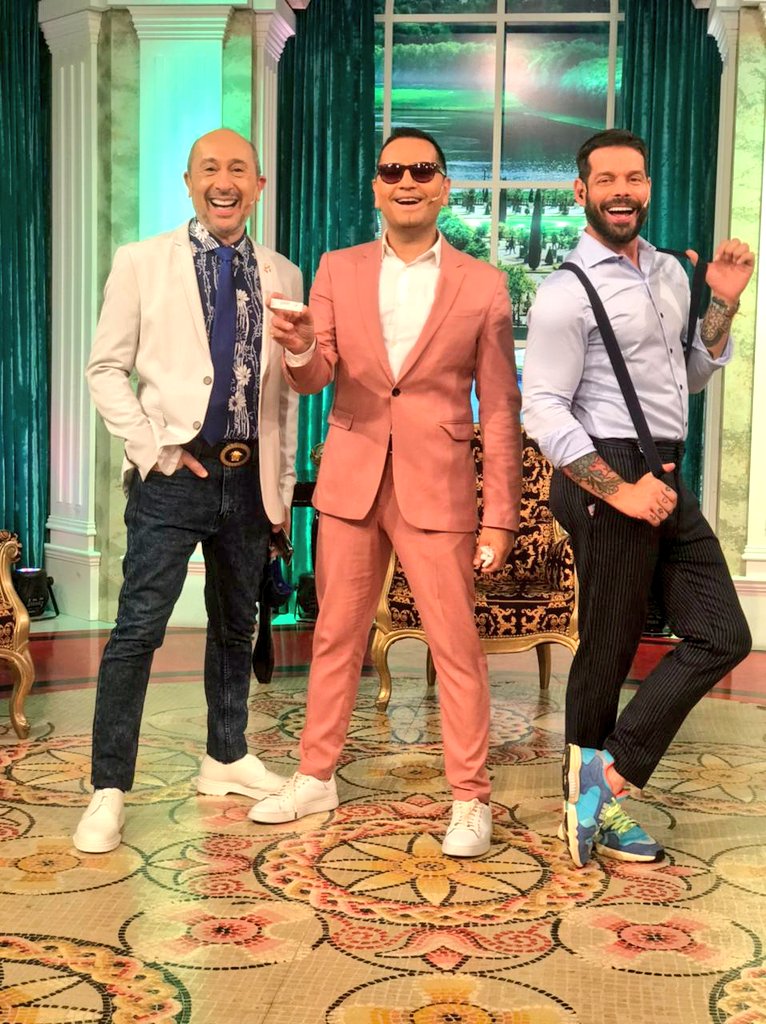 Hoy 19:00 @marianatarres le responde a #LasAngelitas y <a href="/luciamiranda_13/">lucia miranda</a> nos cuenta todo sobre <a href="/LMXLM/">Luis Miguel</a> ! Los esperamos en <a href="/LaJauladelaModa/">La Jaula de la Moda</a> <a href="/famedinaflores/">Fabian Medina Flores</a> <a href="/claudiocosano/">claudio cosano</a> <a href="/mariancaprarola/">Mariano Caprarola 💚</a> por <a href="/ciudad_magazine/">Ciudad Magazine</a>