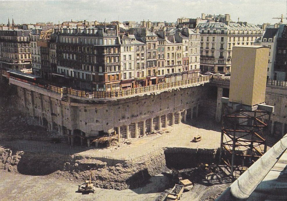 Memoire2cite's tweet photo. 75 Paris la fin des halles : mais où est passé le Square des Innocents ?🤔 https://t.co/IhnWDpC758