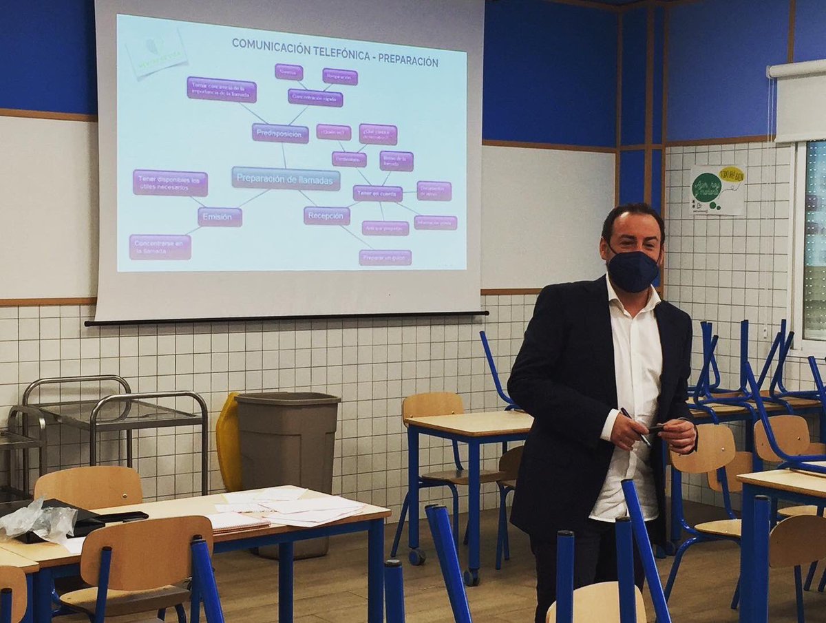 PabloCarreres's tweet photo. Colaborando ayer, como consultor de comunicación, con la consultora Mentoria de Vida de mi admirado Miguel Samper en jornada formativa del CD San Bartolomé de Godella practicando PNL, comunicación y role playing sacando lo mejor de cada uno avanzando en habilidades y excelencia. https://t.co/fVua2mkXqH