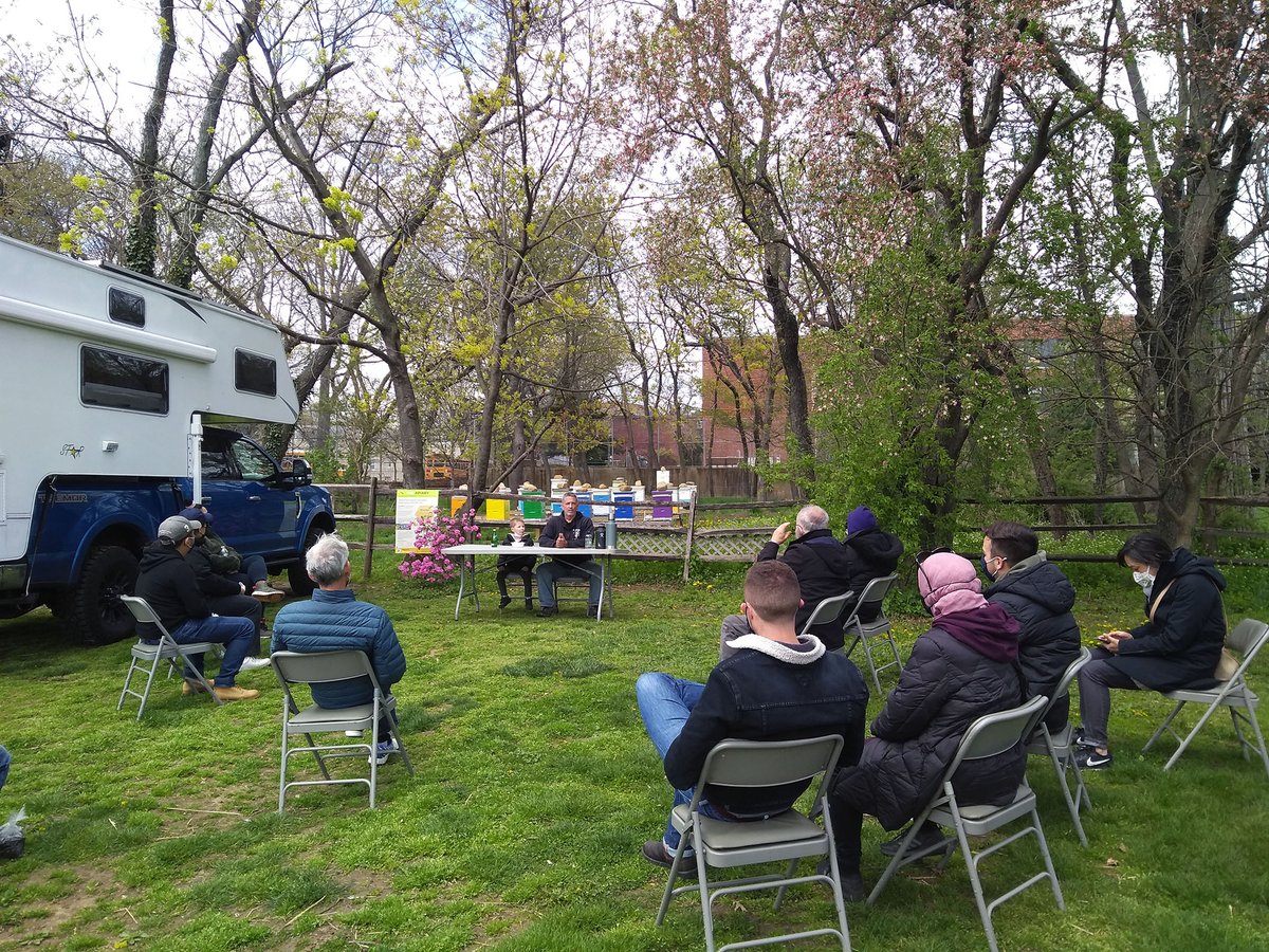 queensfarm's tweet photo. Resident beekeeper @andrewshoney is at the farm sharing his honeybee knowledge for today's Bee-A-Pollinator Earth Day Service Day. πππ#QueensBees #richmondcountysavingsfoundation #clifbarfamilyfoundation #apiary #EarthDay https://t.co/xHMZ3yDWV3