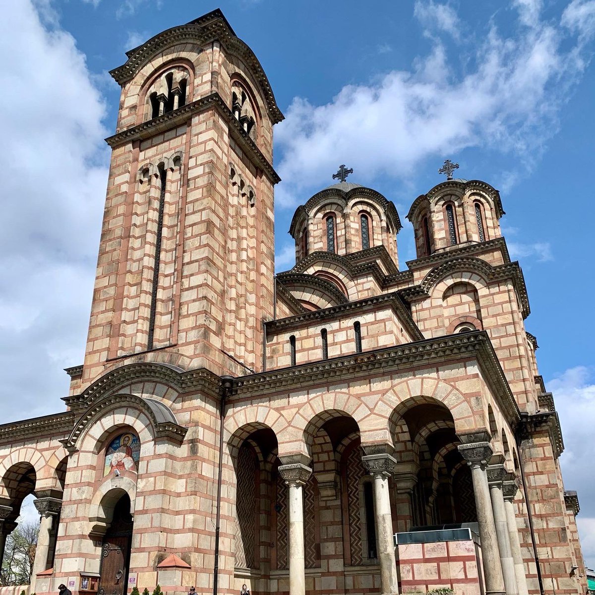 St. Mark’s Church is located in the beautiful Tasmajdan Park.
•
A great way to spend time in this beautiful city.
•
#Belgrade #Serbia  #StMarksChurch  #ontheroad #nomadtravel #digitalnomad #travel2021  #travelwithus #instatravel #weierarewenow 
#weierouttahere 
#SafeTravels✈️🌎