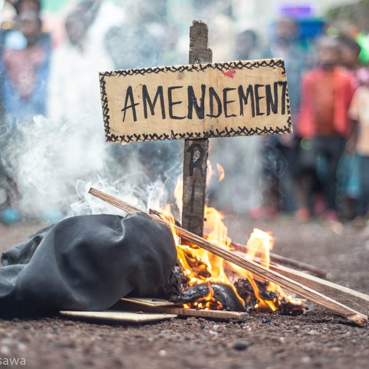HeartistC's tweet photo. ---------------LES MORTS RACONTENT l'histoire----------- performance de danse sur l'actualité des massacres perpétrés dans notre pays 
Création :@HeartistC  
📷 @moses_sawasawa https://t.co/TgIsfh8N0X