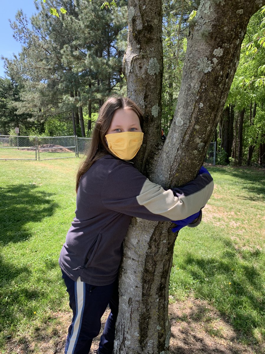 MariahAWalker's tweet image. 𝓔𝓪𝓻𝓽𝓱 𝓲𝓼 𝓸𝓷𝓮 𝓽𝓱𝓲𝓷𝓰 𝔀𝓮 𝓪𝓵𝓵 𝓱𝓪𝓿𝓮 𝓲𝓷 𝓬𝓸𝓶𝓶𝓸𝓷! #EarthDayVibes🌎 #EarthDay2021 #treehuggers🌳#OntheHil