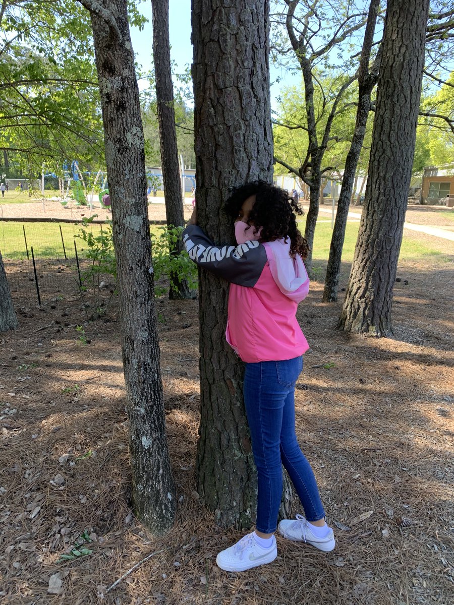 MariahAWalker's tweet image. 𝓔𝓪𝓻𝓽𝓱 𝓲𝓼 𝓸𝓷𝓮 𝓽𝓱𝓲𝓷𝓰 𝔀𝓮 𝓪𝓵𝓵 𝓱𝓪𝓿𝓮 𝓲𝓷 𝓬𝓸𝓶𝓶𝓸𝓷! #EarthDayVibes🌎 #EarthDay2021 #treehuggers🌳#OntheHil