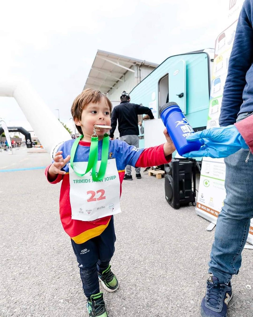 12 de nuestros peques del #FeimEsport se lo pasaron en grande en una nueva edición del Trikids de @bluechallengeibiza el pasado domingo #jugando a #triathlon
...
Enhorabuena a todos🚴🏃‍♀️🚴🏃
...
📷 @mariasantosphotography
....
🔴🔵🏁🏃‍♀️🏃‍♂️🔴🔵
#EivissaFeimEsport #FeimEsport
