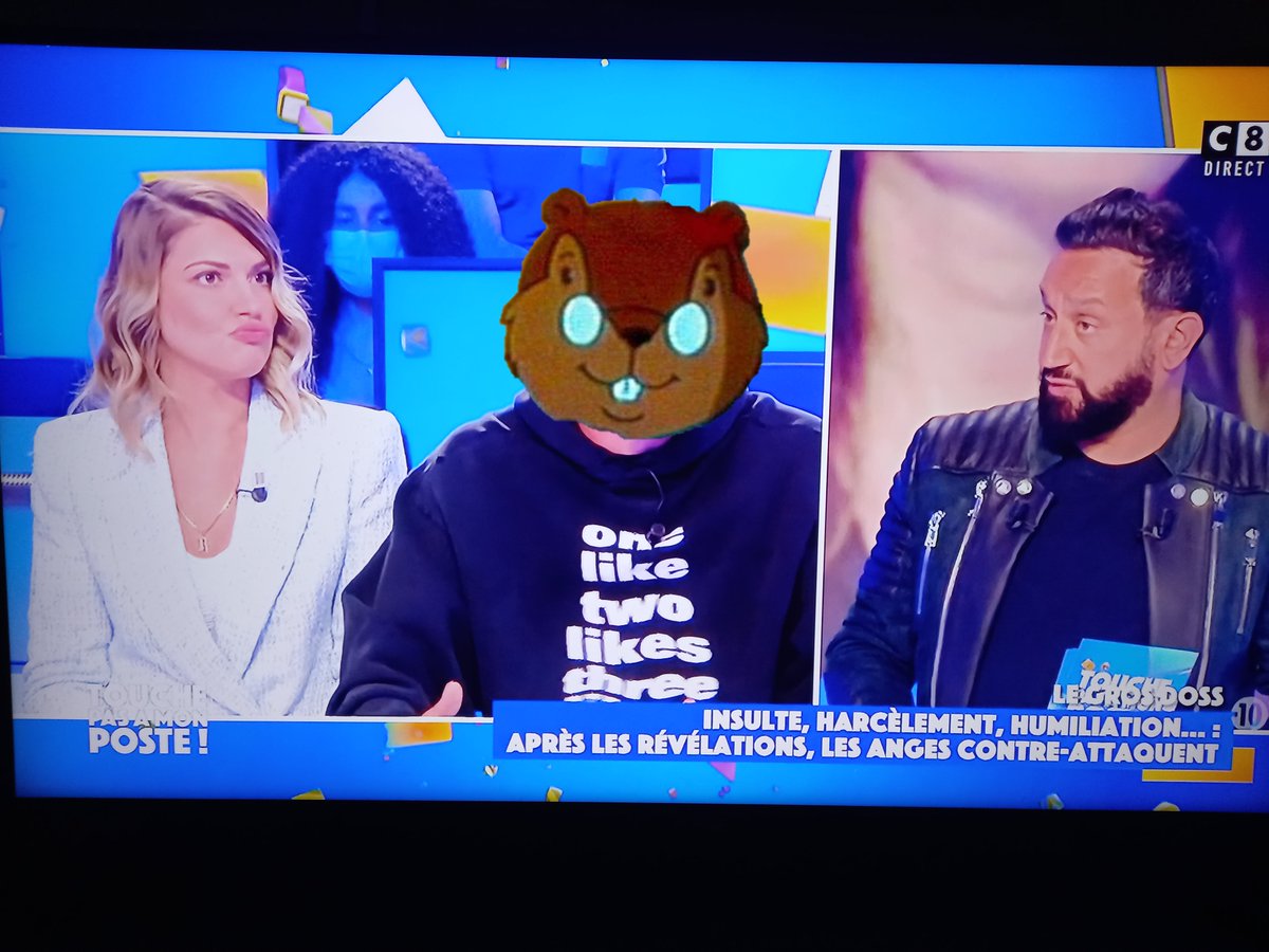 CaptainYouTube1's tweet photo. MEME SA MEUF ELLE Y CROIT PAS ... 😆😆😆
#TPMP #boycottelesanges #stopauharcelement 
@AngeleSalentino
 @RaniaSmyle
 @Rawellsaiidii https://t.co/5I4s4GyOE5