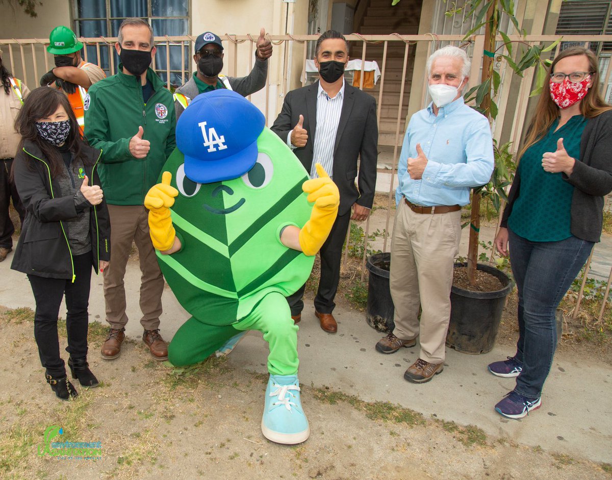 LACitySAN's tweet photo. More trees are being planted in CD 2! 🌱🌳 A tree planting ceremony took in Sun Valley today. @MayorOfLA Eric Garcetti, CM @PaulKrekorian , @CityPlants, @lacitysan, @LACorps , & others were all involved in the tree planting #EarthDay event made possible by the #ShadeLA grant. https://t.co/Roe7Wb4B54