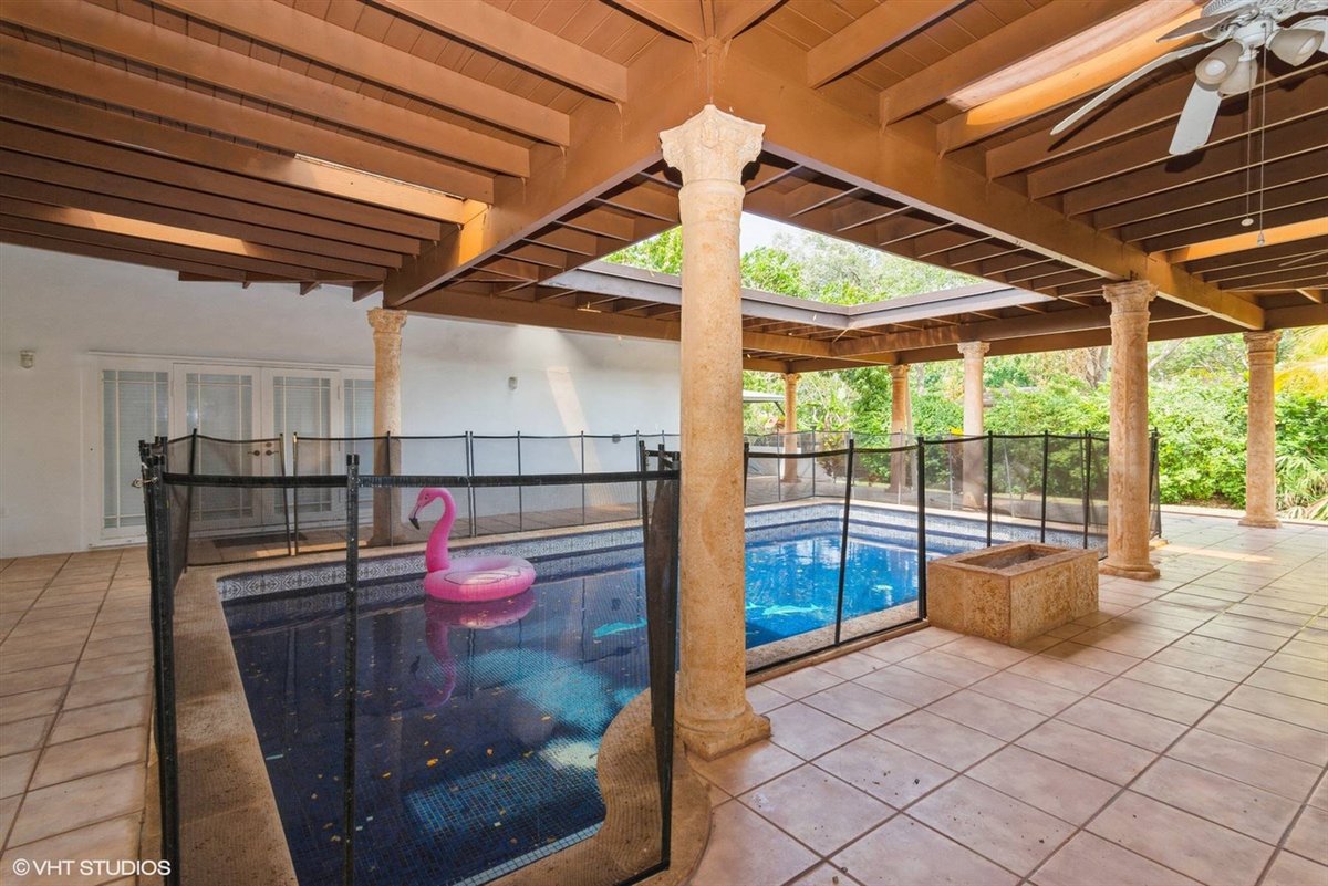 ADDvantage's tweet image. Great family home in Miami on a spacious lot with pool, baskeball court, and a separate in-laws' home in the backyard. #homeforsale #realestate #southflorida #miami ow.ly/FYra50Evsx2