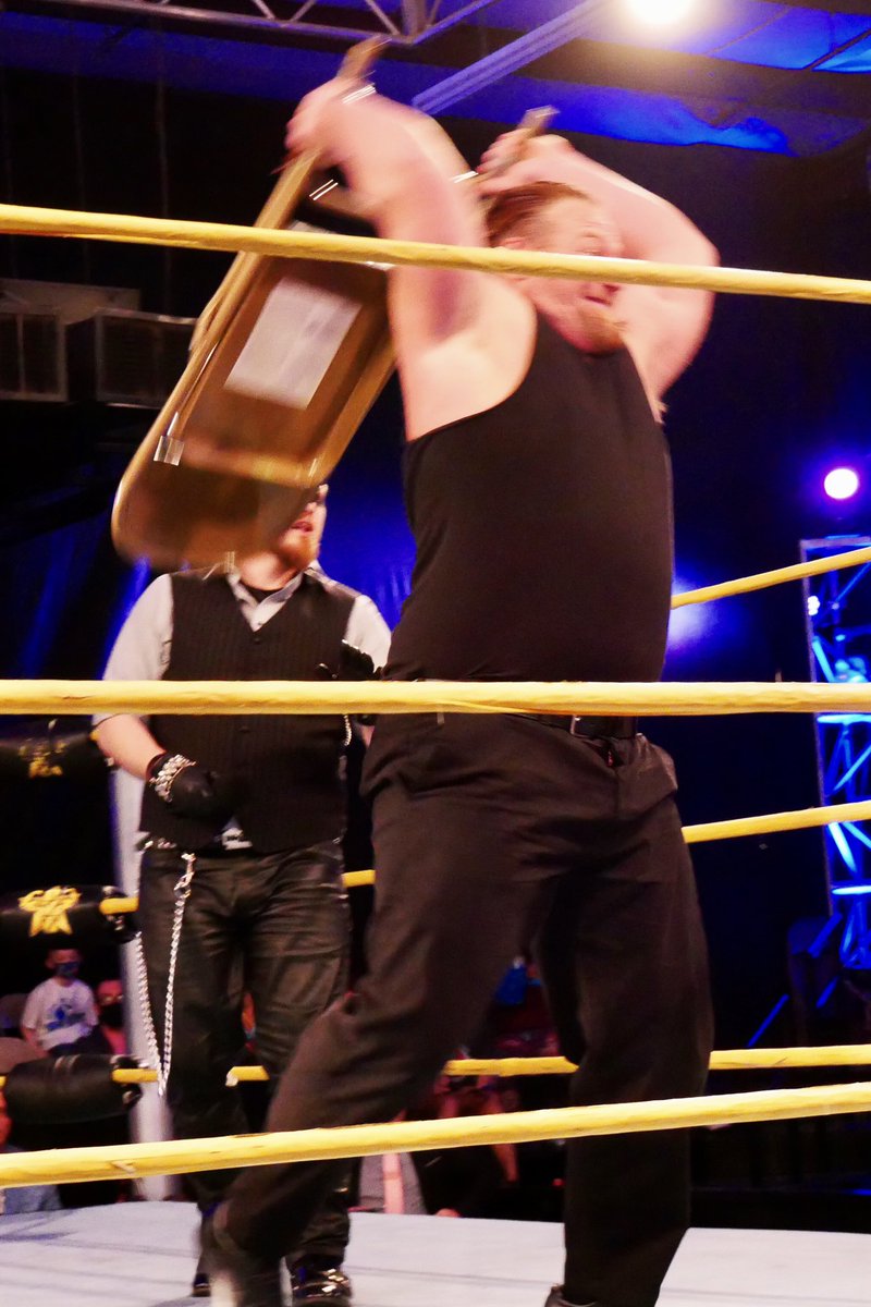 GdlssHthn's tweet photo. So now we know who the mysterious #CaptainCarribean is. 🤷♀️
The #DavisArena looked like a tornado came through after @Cashschopshop went on a rampage!
Watch @FiteTV tonight to see the carnage!
@ovwrestling with @JoshAshcraft https://t.co/nkg8GdDqvX