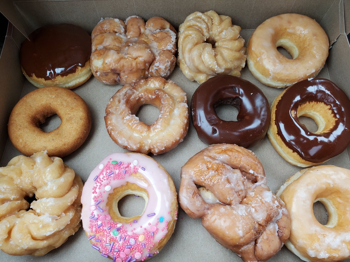 WeBuildSK's tweet photo. How do we say THANKS to @QuorexConst #yqr this #skconstructionweek? With donuts of course!π©
Thank you for staying safe, helping us out with our safety video, and literally building our province! π·ββοΈπͺπ
#SaskBuilt #StaySafe https://t.co/kY24mKdesQ