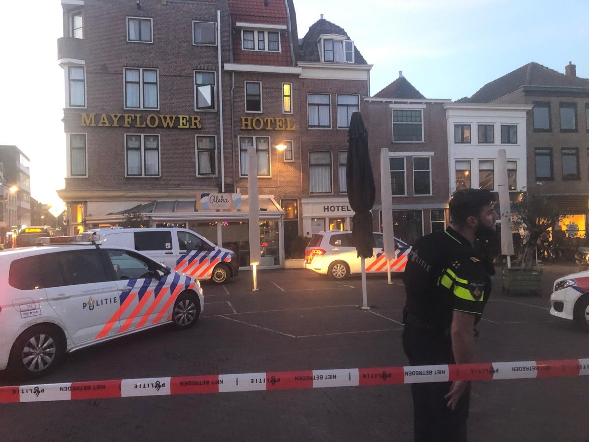 Politie sluit Beestenmarkt in Leiden af wegens incident..