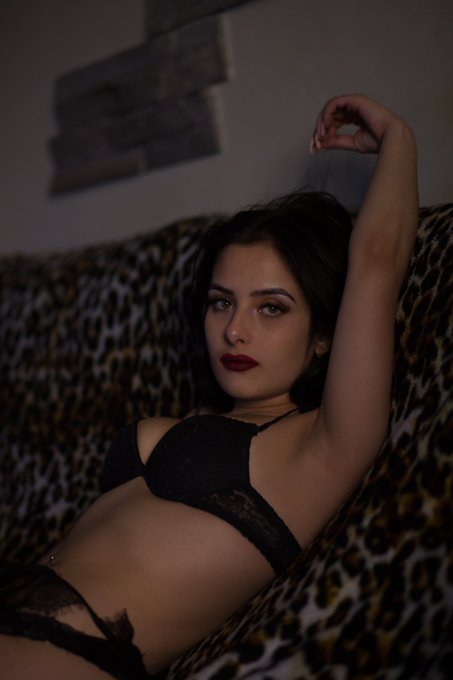 Que programa verias conmigo una noche de tele y mantita? Os estoy esperando aqui solita... + en https://t<a href="/tag/retweeet"class="tags"><span>#retweeet</span></a><a href="/tag/felizjueves"class="tags"><span>#felizjueves</span></a><a href="/tag/likeforlikes"class="tags"><span>#likeforlikes</span></a><a href="/tag/like_wa"class="tags"><span>#like_wa</span></a>