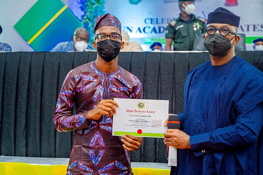 TheNationNews's tweet photo. Abiodun gives best 2020 LASU graduating student bungalow, N2m
@dabiodunMFR https://t.co/loIKFb9wiZ