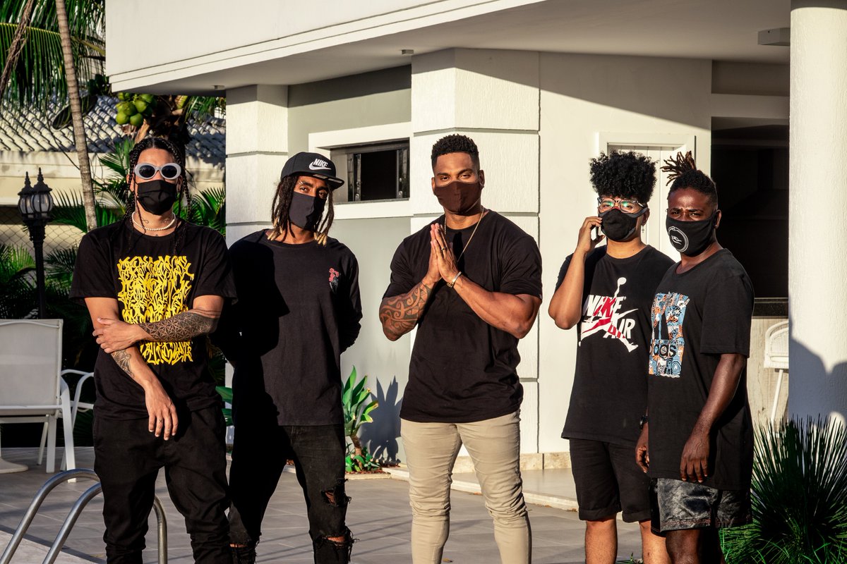 #TBT COM O NOSSO CERU TONY SALLES NA GRAVAÇÃO DO CLIPE DE MOLHADINHA 💦💦💦💦 PRA LEMBRAR A TODEX DE USAR MÁSCARA E  DIZER QUE O GROOVE DESSE CLÁSSICO É MT BARRILLLLLL! PXXIIIIIIIII!!