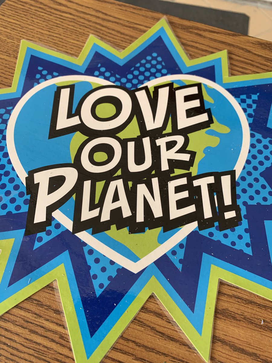 Happy Earth Day from ⁦<a href="/LamarEagles/">Lamar Eagles</a>⁩ Thank you ⁦@DianaAlfaro92 and lead custodian Rosa Fernandez ⁩ #earthday #lovemyplanet