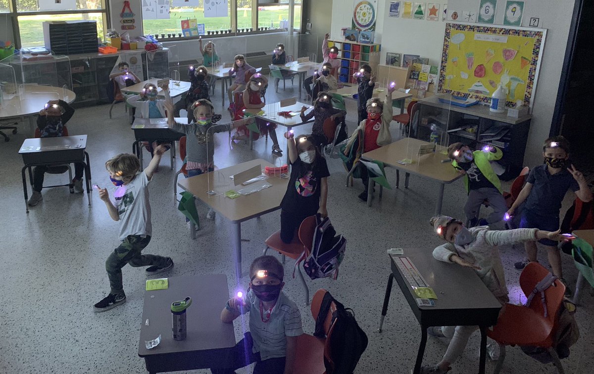 krista_booth's tweet photo. For Earth Day, my Kindergarteners had fun saving electricity by wearing head lamps and finger lights instead of using our classroom lights! @TrantwoodES https://t.co/pExylZ4Vok