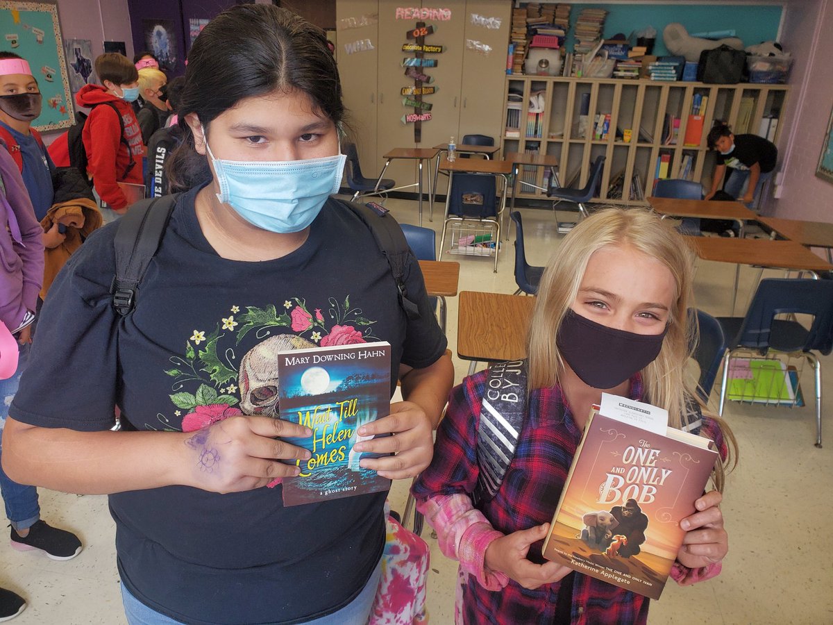 RubioClass's tweet image. Through some generous donations,  our class bought these books from @Scholastic book fair. Kids have already asked to be the first to read these great books! @Southside_AISD