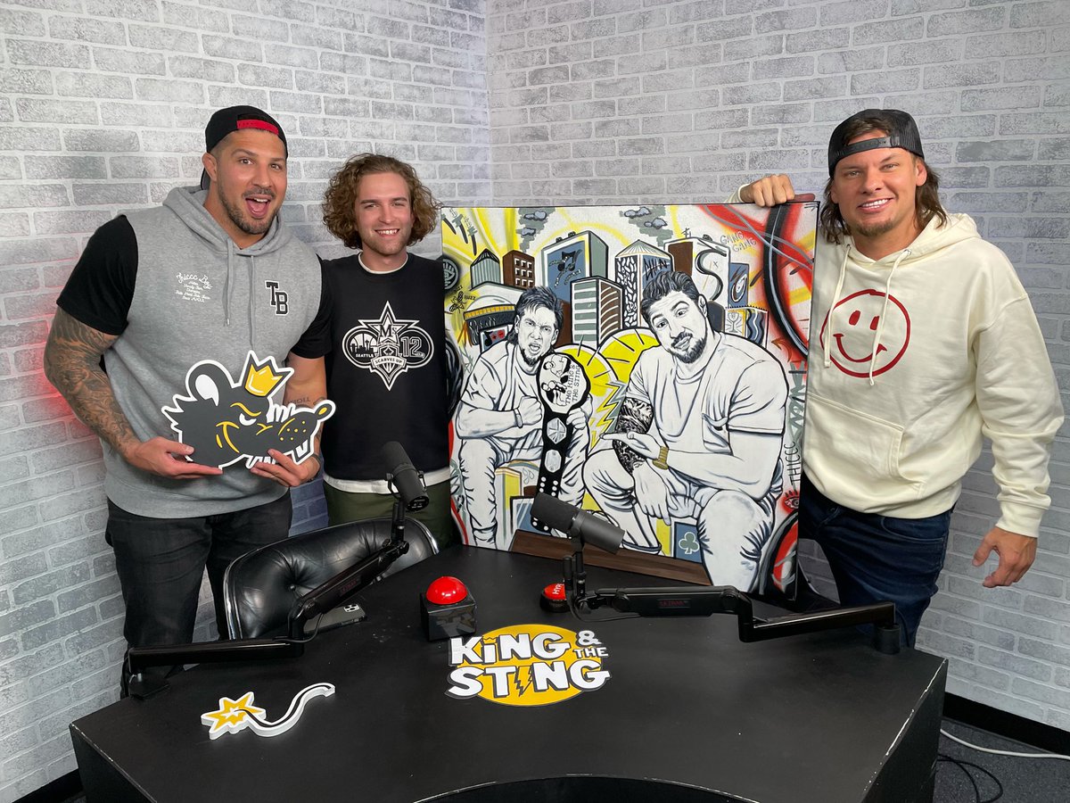 JHunsakerDesign's tweet image. Thanks @KingAndTheSting @TheoVon @BrendanSchaub for picking up this painting. Huge fan of this show, it was an honor to meet all you guys. I need to post more on Twitter, I mostly post on IG @smokeyjoepaintco Anyways, back to painting. @RealNickDavis @ChinSuYi