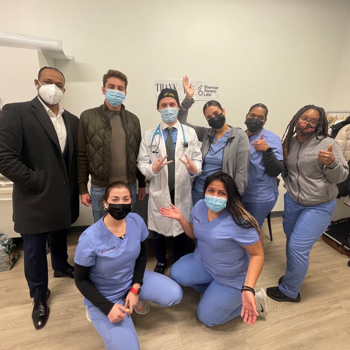 citywideurgent1's tweet photo. Our lab partners, Sherman Labs, visited us with some delicious comfort food. Thank you guys!
#labpartners #testingsite #COVID19 #localbusiness #TestingClinics #NYC https://t.co/6nhadwfNpf