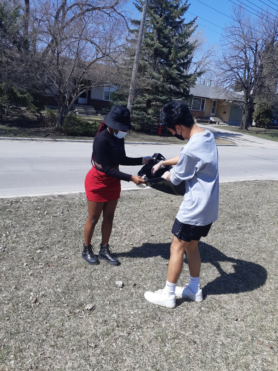 BettinaBorggio's tweet photo. Earth Day clean up was incredible! Thank you @jaycadag1 and @DevaniePersaud for organizing this clean up to show our planet some love.🌍💕 https://t.co/Gr0dTPMtvO