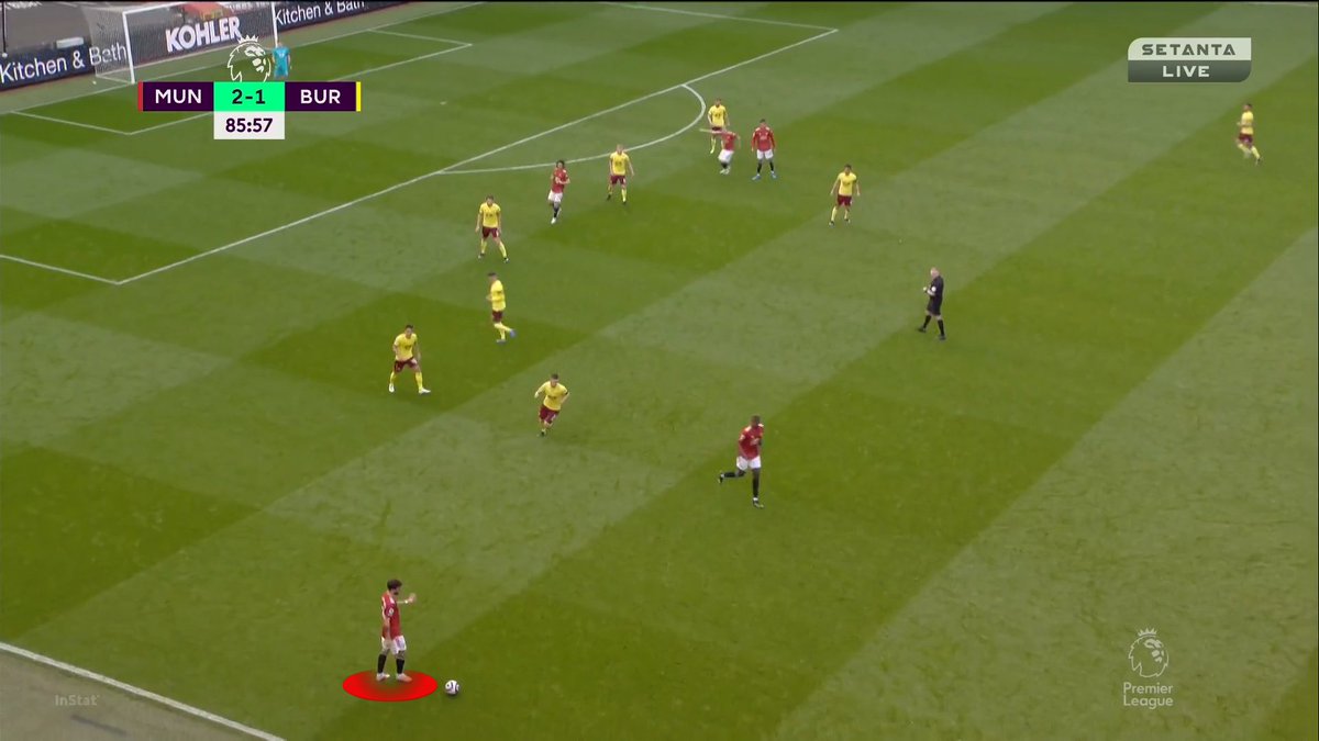 Donny calls for a pass but Bruno rejects it because he wants to slow the game down. He passes to Shaw.Donny calls for it again but Shaw does the same thing.Poor Donny lol.