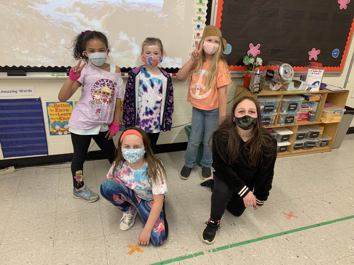 Heather73865579's tweet photo. Decades Day @ChmStSchool https://t.co/FrUPggoR3f