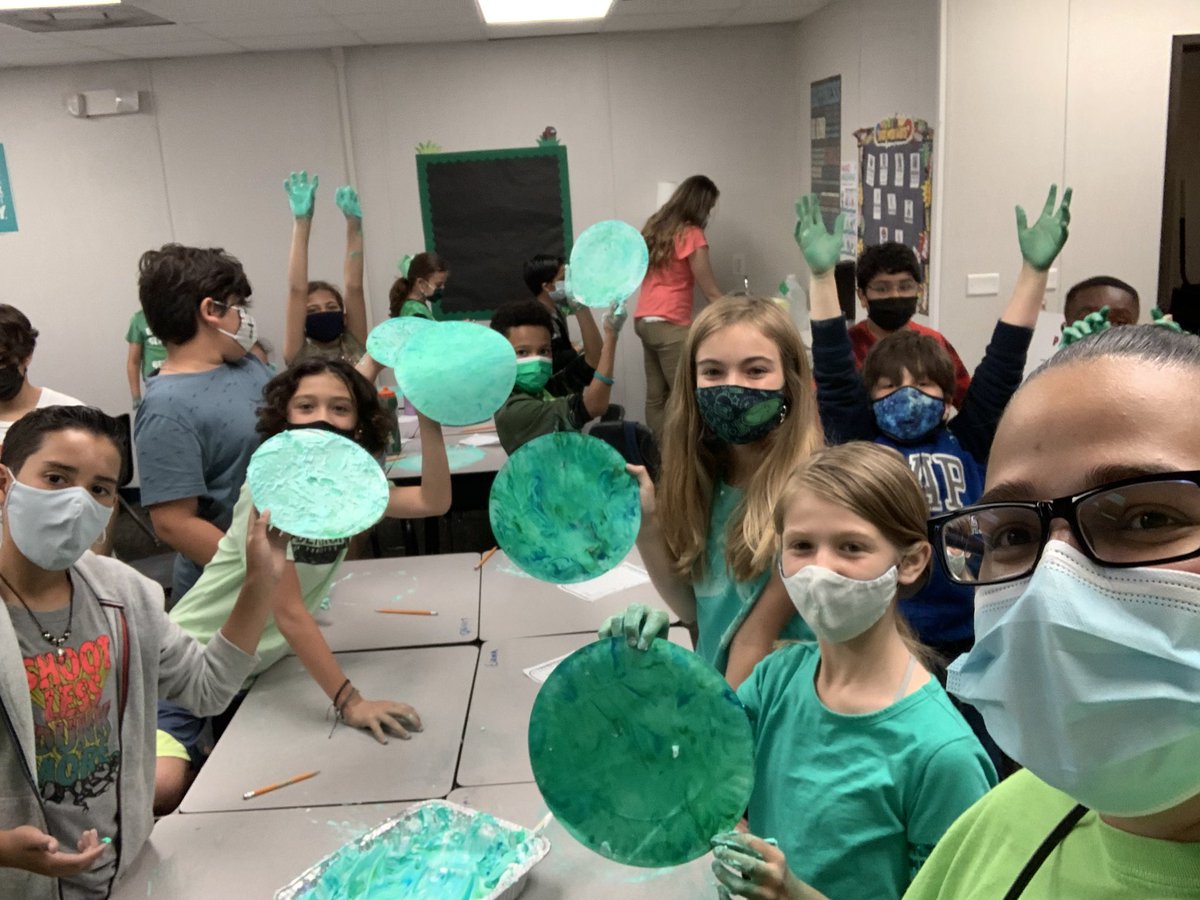 MrsLopezMagic's tweet image. We celebrated Green Day today by making a pledge to take care of our 🌎 and saving some energy by turning off the lights and having math class outside ☀️ #EarthDay2021 #KeepThemMotivated #ECEPantherPride 🐾 @ECE_ELEM