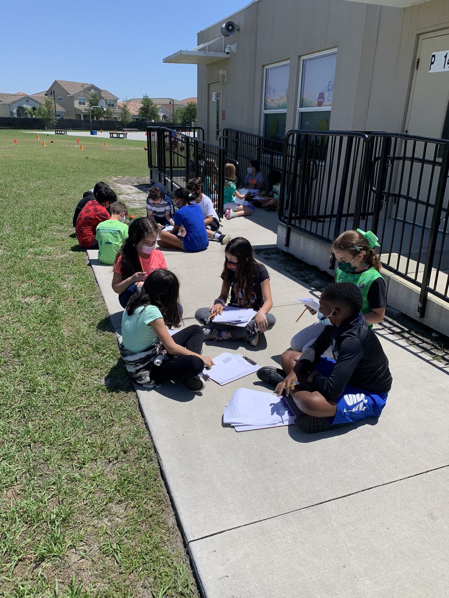 MrsLopezMagic's tweet image. We celebrated Green Day today by making a pledge to take care of our 🌎 and saving some energy by turning off the lights and having math class outside ☀️ #EarthDay2021 #KeepThemMotivated #ECEPantherPride 🐾 @ECE_ELEM