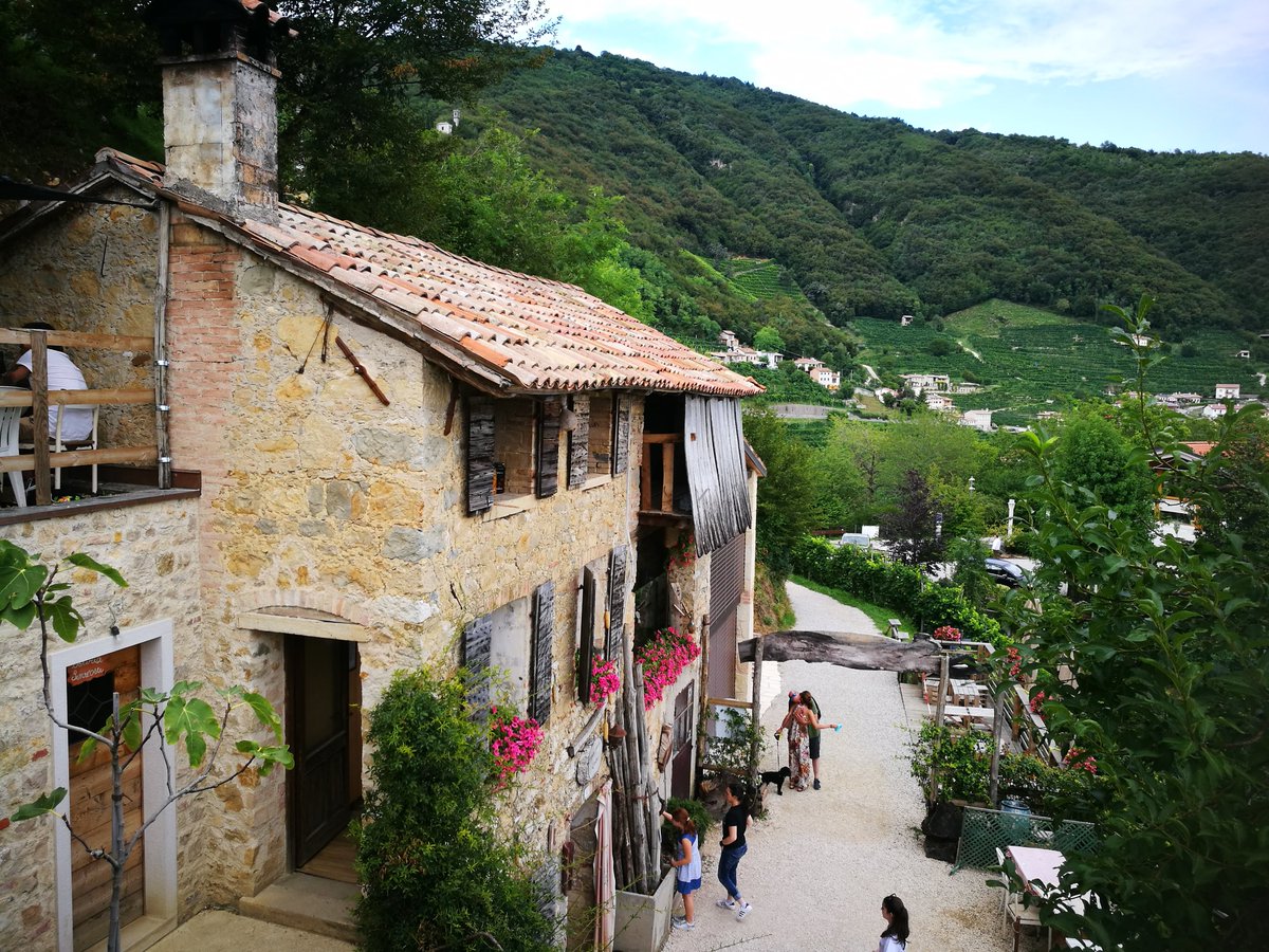 🆕 [LE TAPPE DA NON PERDERE LUNGO LA STRADA DEL PROSECCO]  
Un viaggio emozionante lungo la Strada del Prosecco; un percorso ad anello di quasi 100 km intriso di storia, cultura, arte e gusto. Scoprile qui 
👉bit.ly/3x8oH1S
#stradadelprosecco #Veneto #Italy