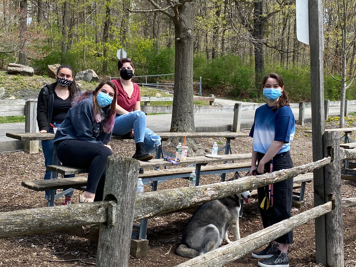 ChappaquaPTA's tweet image. They say if you "live in Westchester County and you haven't have a Walter's Hotdog, you only have one foot in Westchester." We wanted to be sure our Greeley seniors had both feet solidly on the ground. Happy 4/21, Seniors! We love our seniors! @ChappaquaPTA