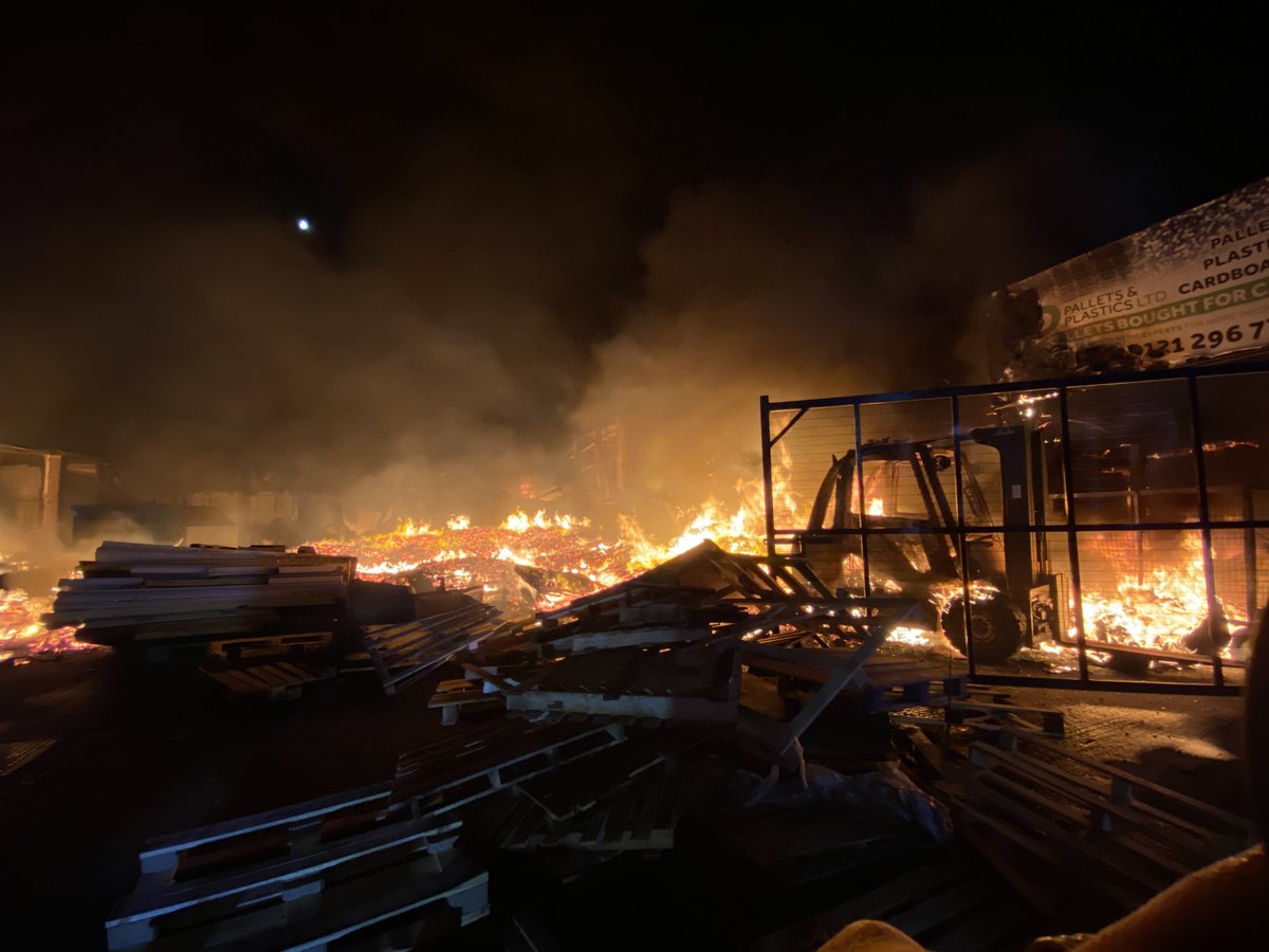 We have been in attendance at a large factory fire in sparkhill. We have over 125 firefighters dealing with the fire. We recommend that doors and windows in the local vicinity be kept closed for the next few hours.