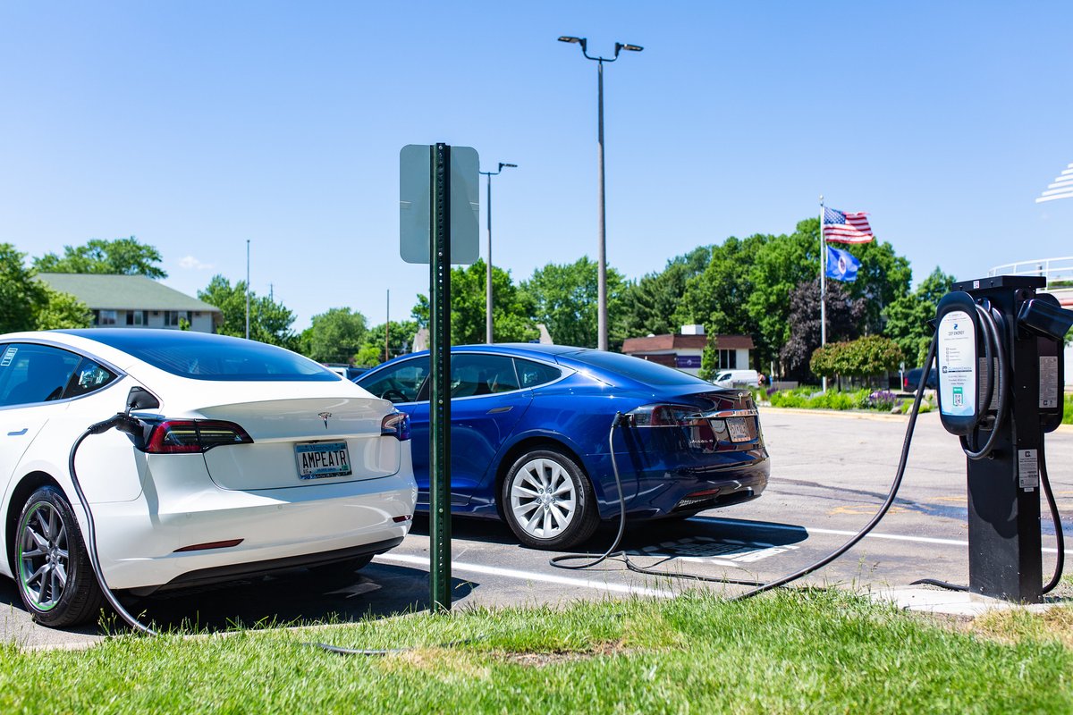 What a beautiful day it was to celebrate #EarthDay! 🌎 

One way WSU is protecting our planet is through electric and renewable energy:

🌳23% of campus electricity from renewable sources
☀️ Upcoming installation of 1.4 MW solar on campus
🌲 Two electric vehicle charging stations