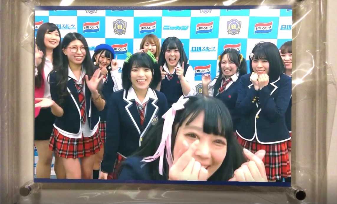 gaplus1984's tweet photo. いつまで見れるかわからないので
2020年度の
#日刊スポーツ の
#ARフォト をひさしぶりに見てみた。
フォトスタンドを
#Lifeprint をインストールしたスマホ
などで見ると・・・動画が飛び出します。
1枚め・・・フォトスタンド
2枚め以降・・・AR動画のスクショ
#燃えこれ学園 https://t.co/oKcA0szyEG