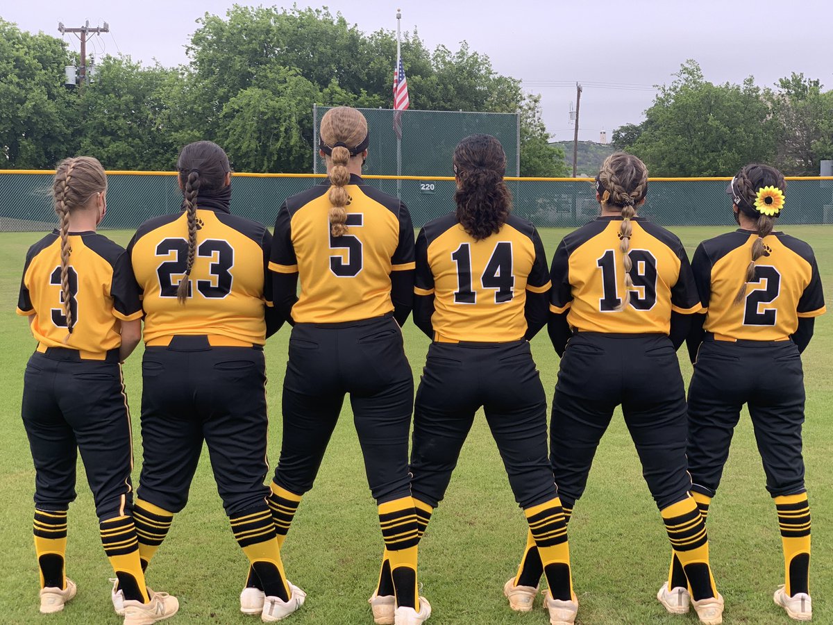 softballbrennan's tweet photo. Senior game!! Our girls ended the regular season on top!! Thank you to our 6 amazing seniors, J-Train, B-Mack, Jackie, Natalie, Jess and Gabby!! #playoffbound  #BFND https://t.co/8c8YlLDHNO