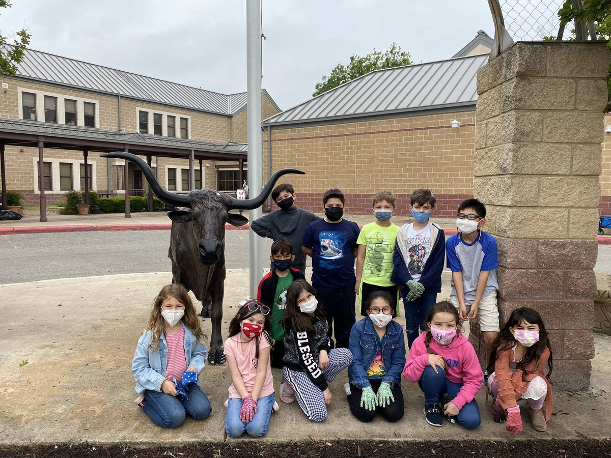 Mrs_Oliver4's tweet photo. So proud of our 2nd graders! They celebrated Earth Day working so hard and did a great job at making our Earth more beautiful 🌏 @NISDLeonSprings #LSEblooms https://t.co/VGXrJLo0uh
