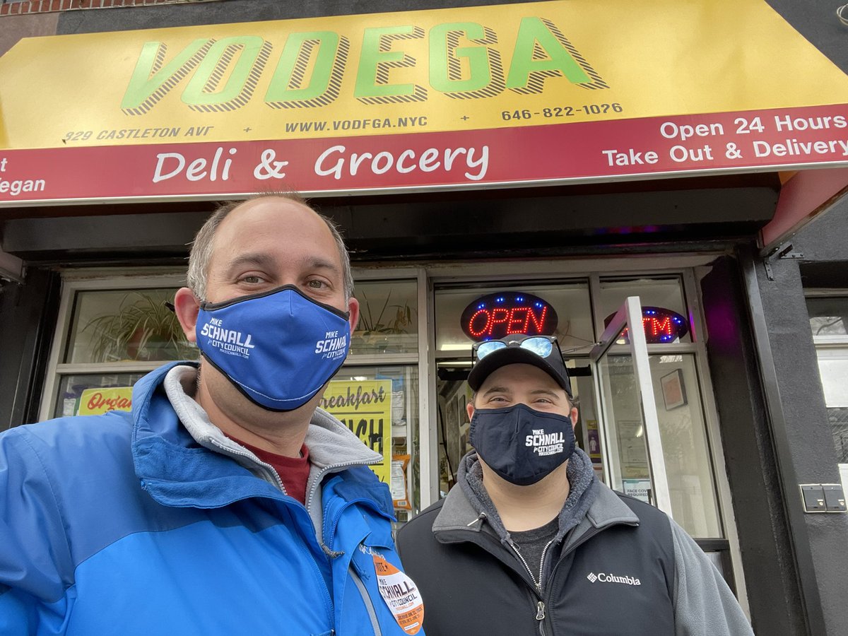 mikeschnall's tweet photo. This is a special edition food #selfie showing a local small business #Vodega, w/ fellow former @siyoungdems @CraigSchlanger, on #EarthDay. I chose to eat a meatless BLT. Why does that matter? Livestock accounts for 14.5% of global greenhouse gases. 1/2 https://t.co/wZGPESQ1yP