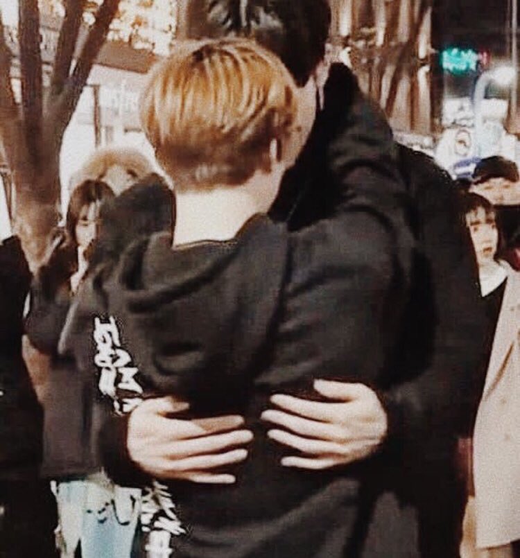119pls kiss already i beg pls