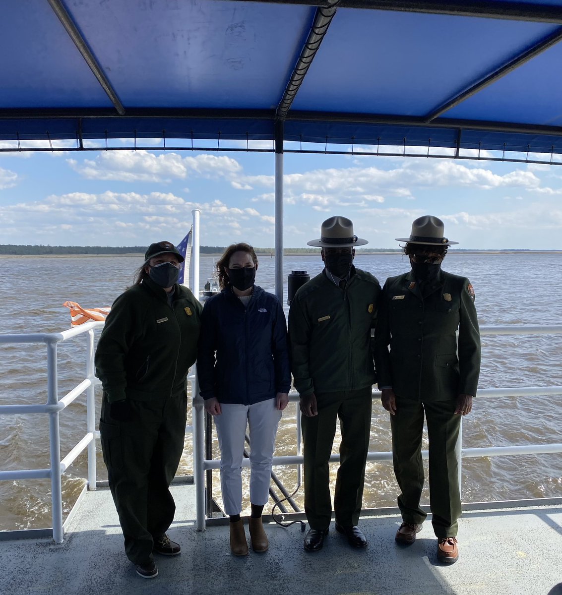 DepSecDefHicks's tweet photo. Valued for its natural beauty, economic productivity, and ecological vitality, the #ChesapeakeBay is one of our most treasured ecosystems. It's a pleasure to be out here today with our team to better understand how we can ensure its life and beauty for the long term. #EarthDay https://t.co/twC7jk9Mai