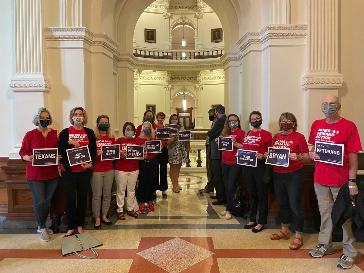 Today the Texas Senate filed ANOTHER permitless carry bill, in an indication of their desperate need to roll back our gun laws while ppl are dying. Here are a few of the voices that spoke up about the dangers of  #txlege permitless carry this week. THREAD: 1/