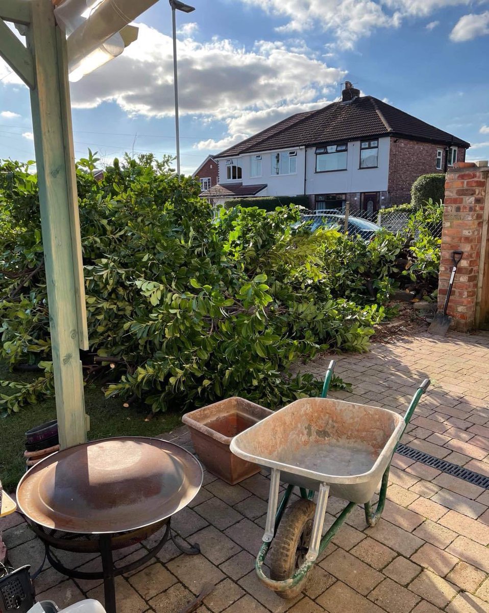 NewtonsGL's tweet photo. What a big job this was. Brand new garden for a happy customer, all new fencing, artificial turf &amp; Indian stone paving with flower beds what a great job this was. https://t.co/JfmSrujcYw
