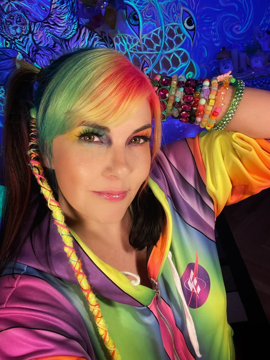 LaserThumper's tweet photo. Psychedelic raver girl! What do you think? https://t.co/39Y2GDBrRm