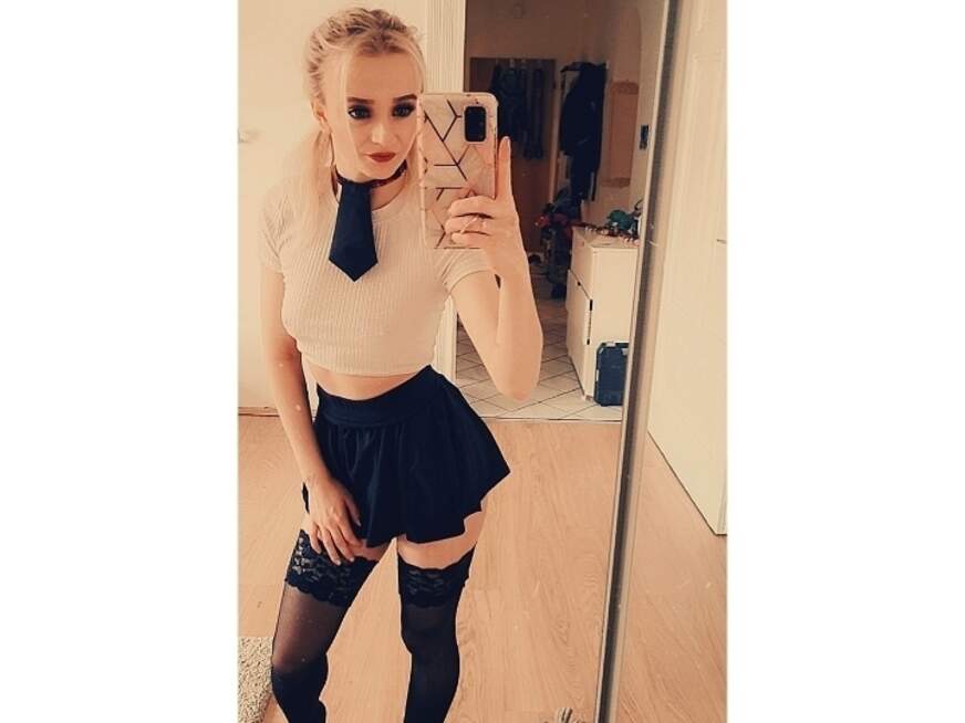 Heute stellen wir euch die 23 Jahre junge Lilly-Secret von Scout69 vor! Du kannst jetzt direkt und kostenlos auf ihren Profil mit ihr in Kontakt treten:
Zum Profil von Lilly-Secret: bit.ly/31YYWDE