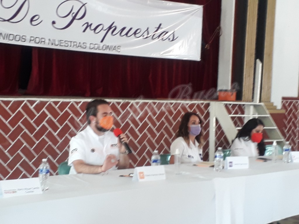 ReporterAtlixco's tweet photo. Seguridad, desarrollo económico y salud lo temas expuestos esta tarde en el #ForoDePropuestas de la #UnidosPorNuestrasColonias en #Atlixco https://t.co/zKdnWfIIIS
