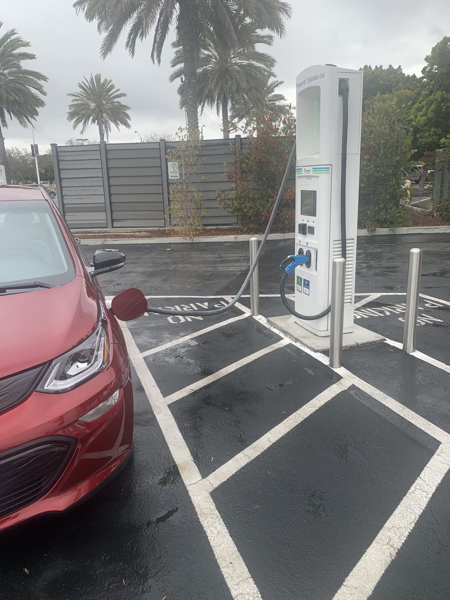 FlyingMachine1's tweet image. Thanks @ElectrifyAm for the free charge today in honor of Earth Day! #ChargeOnEarth